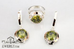 Жіночий комплект: сережки і кільце з камінням кольору олива, фото